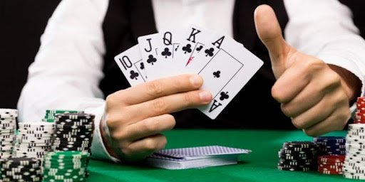 Hãy quan sát kỹ đối thủ để dùng quyền xem bài đúng