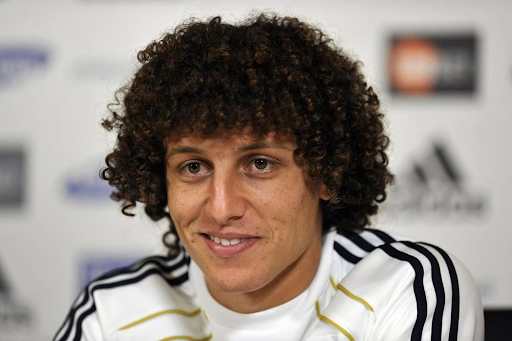 David Luiz sở hữu mái tóc dài xoăn độc đáo David Luiz sở hữu mái tóc dài xoăn độc đáo